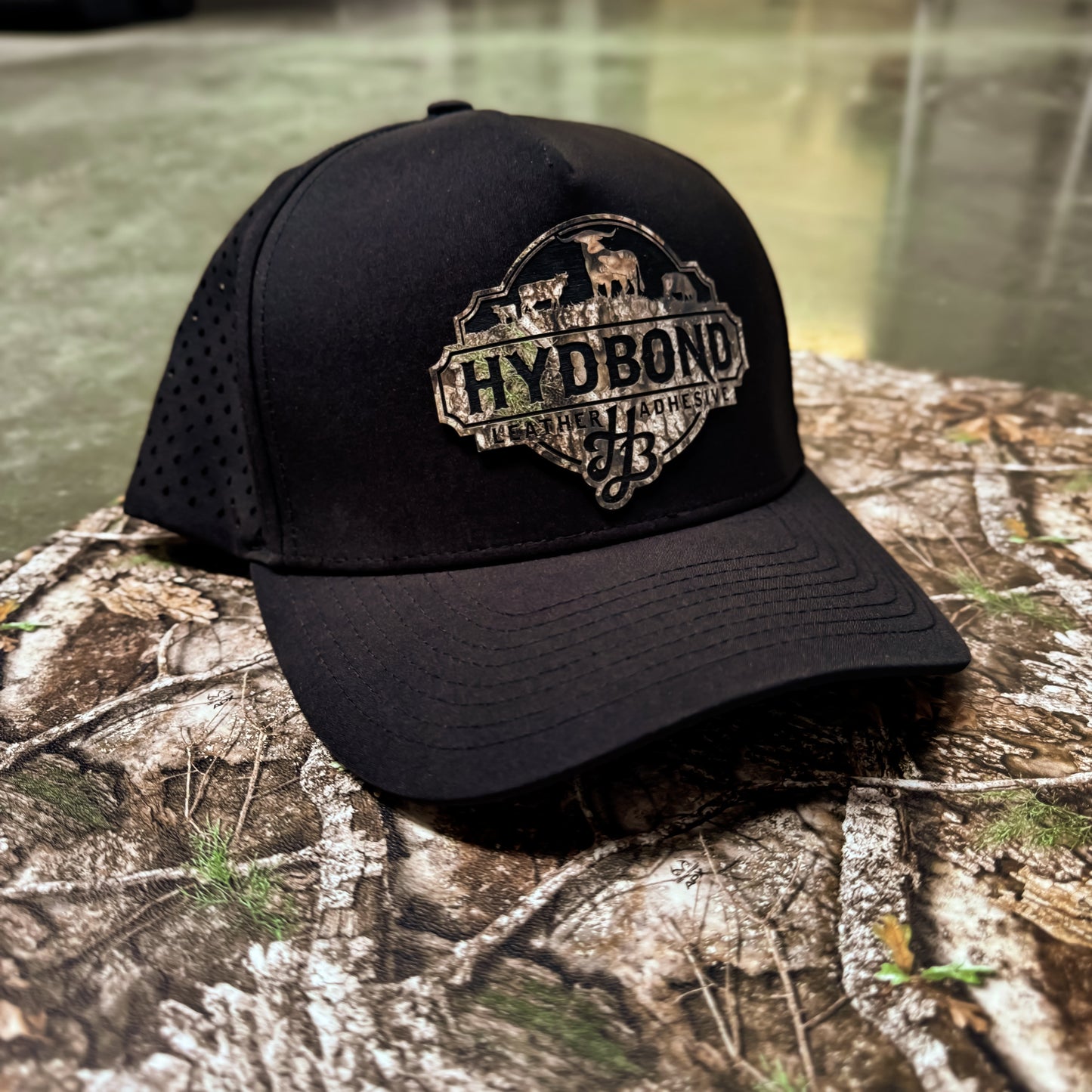 REALTREE APX®/BLACK WITH PRESS & STICK ADHESIVE HYDBOND LEATHERETTE SHEET (12"x24") ULTRAHYD®